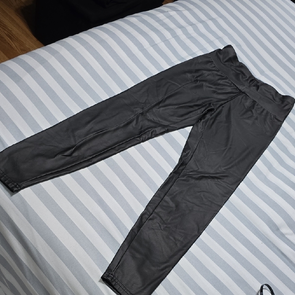 Faux Leather Glossy Black Leggings - Picture 5 of 6